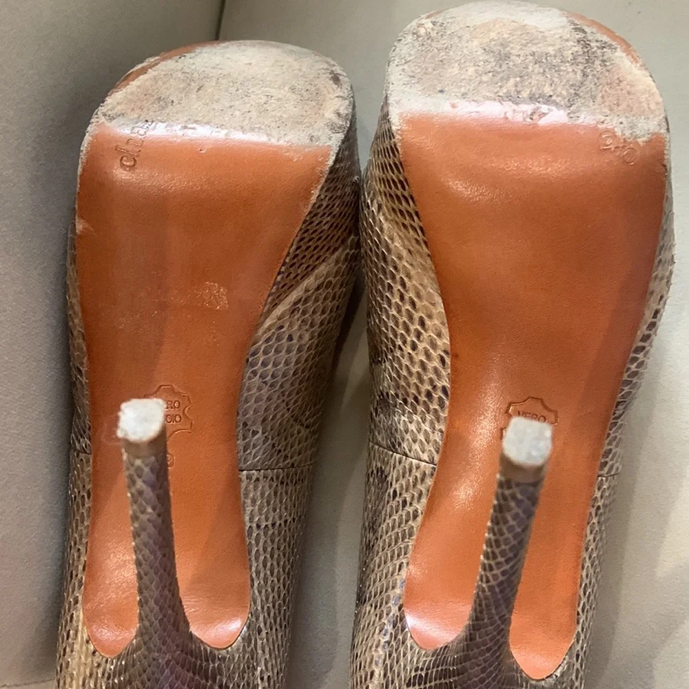 Charles David taupe iridescent platform pump. Style is Regal. Size 9. - Picture 5 of 10